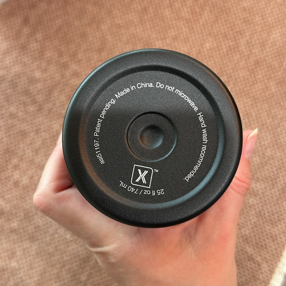 Stainless Steel “YouTube” Voyager Water Bottle in black - Picture 4 of 9